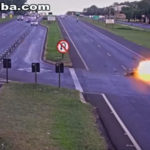 PRF flagra acidente fatal em que moto explode ao atingir carro