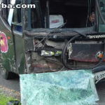 Colisão frontal entre o ônibus da Banda Gaviões do Forró e Hilux deixa três feridos