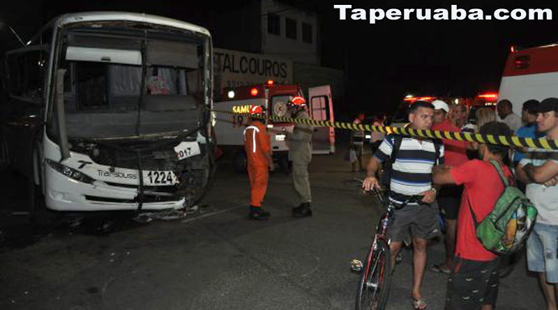 Acidente entre ônibus em Fortaleza