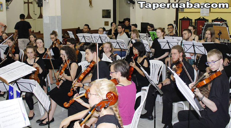 Conserto da orquestra canadense em Taperuaba