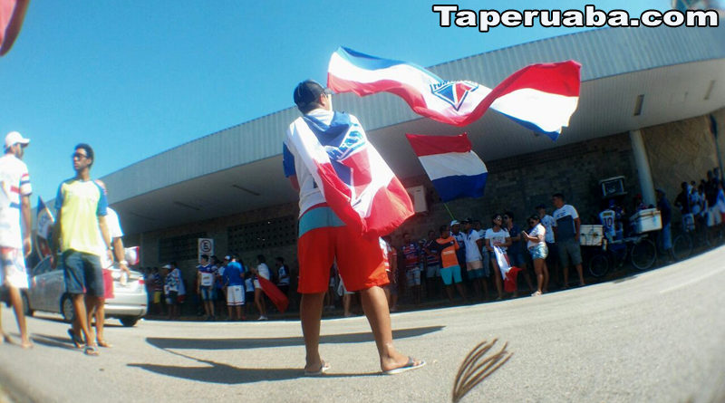 Festa da torcida do Fortaleza na chegada do time após acesso