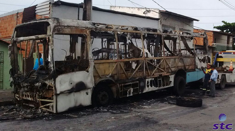 10 Ônibus incendias em Fortaleza