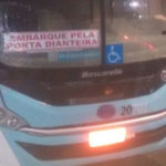 Criminosos atacam e colocam fogo em ônibus em Fortaleza