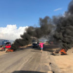Caminhoneiros bloqueiam trecho de rodovia no Ceará em protesto contra aumento do combustível