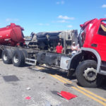 Motorista morre em colisão entre caminhão-tanque e carreta no Ceará