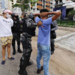 Protesto contra Bolsonaro em Fortaleza acaba em conflito com a PM