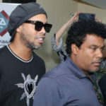 Ronaldinho e irmão são autorizados a deixar Paraguai 171 dias após prisão