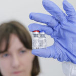 Cientistas reagem com desconfiança ao anúncio de vacina da Rússia