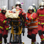 Ataque com faca deixa feridos em Paris