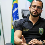 André Costa é exonerado oficialmente e delegado Sandro Caron assume a SSPDS