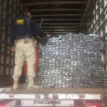 Caminhão com 800 kg de maconha, armas e munição é apreendido pela PRF no município de Caridade