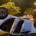 Motorista bate contra carros, capota veículo e paga motociclista para ajudá-lo a fugir em Fortaleza