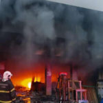 Loja de materiais de construção é parcialmente destruída por incêndio, em Santana do Acaraú