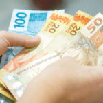 Auxílio emergencial: Governo prepara três parcelas de R$ 200 em 2021 e novo nome para benefício