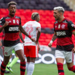 Flamengo vira sobre o Inter no Maracanã e assume a liderança do Brasileirão