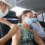 Vacinação contra Covid-19 em idosos em domicílio e drive-thru em Fortaleza retorna nesta quinta (25)