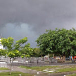 Fortaleza e cidades do interior registram chuvas no início desta segunda-feira (15)