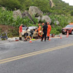 Colisão entre carro e caminhão deixa quatro mortos e uma criança ferida em Itapajé