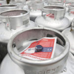 Nascidos em janeiro e fevereiro são os primeiros a receber o vale gás nesta segunda-feira (19)