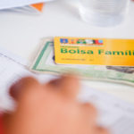 Beneficiários do Bolsa Família começam hoje a receber auxílio emergencial; veja calendário