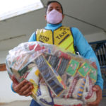 Prefeitura de Sobral realiza entrega de cestas básicas para taxistas, mototaxistas e motoristas