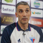 Em apresentação, Vojvoda destaca objetivos do Fortaleza para o ano e projeta Clássico-Rei