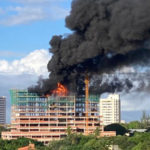 Maternidade em construção pega fogo no bairro Luciano Cavalcante, em Fortaleza