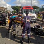 Suspeitos de roubo colidem com táxi e são presos durante perseguição policial em Fortaleza