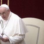Papa Francisco envia carta de apoio a padre que defende católicos LGBTQIA+