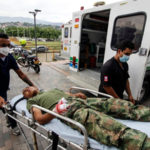 Ataque com carro-bomba atribuído à guerrilha do ELN deixa 36 feridos em unidade militar na Colômbia