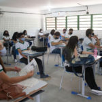 Novo decreto libera aulas presenciais do ensino médio e cinemas no Ceará
