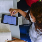 No Ceará, aluno de escola estadual que ingressar no ensino médio receberá tablet e chip de internet