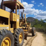 Máquina Patrol chega a Taperuaba para realizar recuperação das estradas vicinais