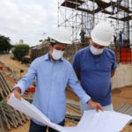 Prefeito Ivo Gomes confere obras e discute novas aquisições para o município