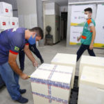 Novos lotes com 97.990 doses de vacinas contra a Covid-19 chegam ao Ceará