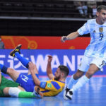 Brasil perde para Argentina na semifinal e está eliminado da Copa do Mundo de Futsal
