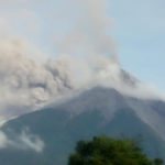 Vulcão de Fogo entra em erupção, na Guatemala; autoridades monitoram