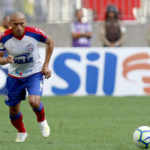 Ceará oficializa contratação do lateral Nino Paraíba, ex-Bahia, até o fim de 2023