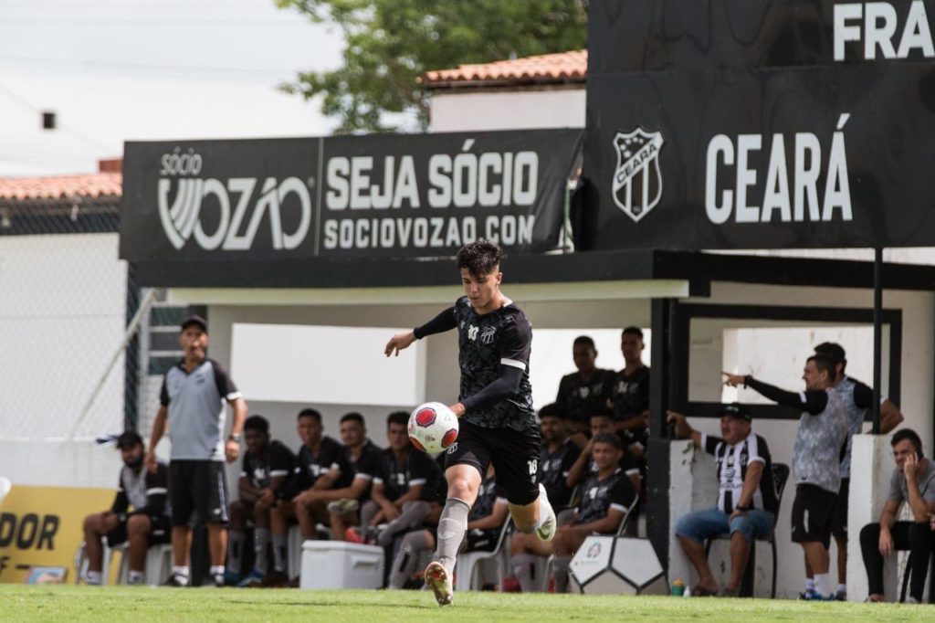 Ex-Ceará, Rick dá assistência em estreia por time da Bulgária, futebol