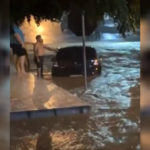 Chuva alaga ruas e entra em casas em Novo Oriente, no interior do Ceará; veja vídeos