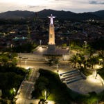 Alto do Cristo ganha iluminação especial em apoio à Campanha Maio Amarelo