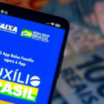 Auxílio Brasil permanente de R$ 400 é sancionado por Bolsonaro