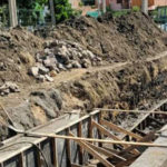 Obra de drenagem de águas pluviais no entorno da praça do bairro Dom José chega a 25%