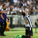 Em jogo com novo apagão no Castelão, Ceará vence o Avaí por 1 a 0 e entra no G-10 da Série A