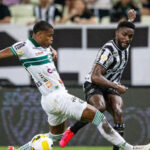 Fortaleza supera o Coritiba por 3 a 0 e vence a primeira na Série