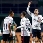 Palmeiras leva empate e é eliminado pelo Athletico-PR na semifinal da Copa Libertadores