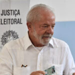 Lula vota em São Bernardo do Campo na manhã deste domingo (30)