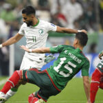 México vence a Arábia Saudita, mas é eliminado da Copa do Mundo