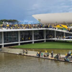 Manifestantes invadem Congresso, STF e Palácio do Planalto, em Brasília