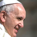 Papa Francisco é diagnosticado com bronquite infecciosa e pode não celebrar missa de Páscoa